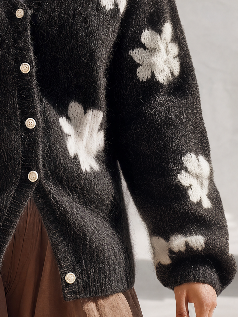 Vintage-style Floral Knit Cardigan With A Relaxed Elegant Vibe
