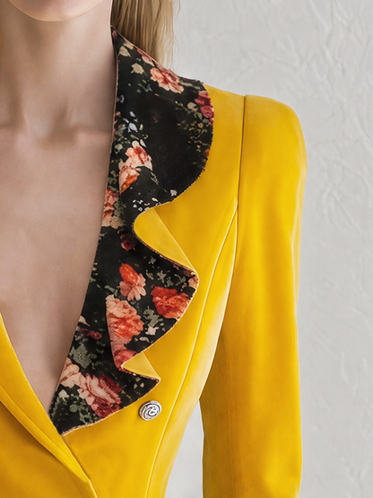 Vintage-style Casual-chic Velvet Blazer With A Ruffled Neckline And Print