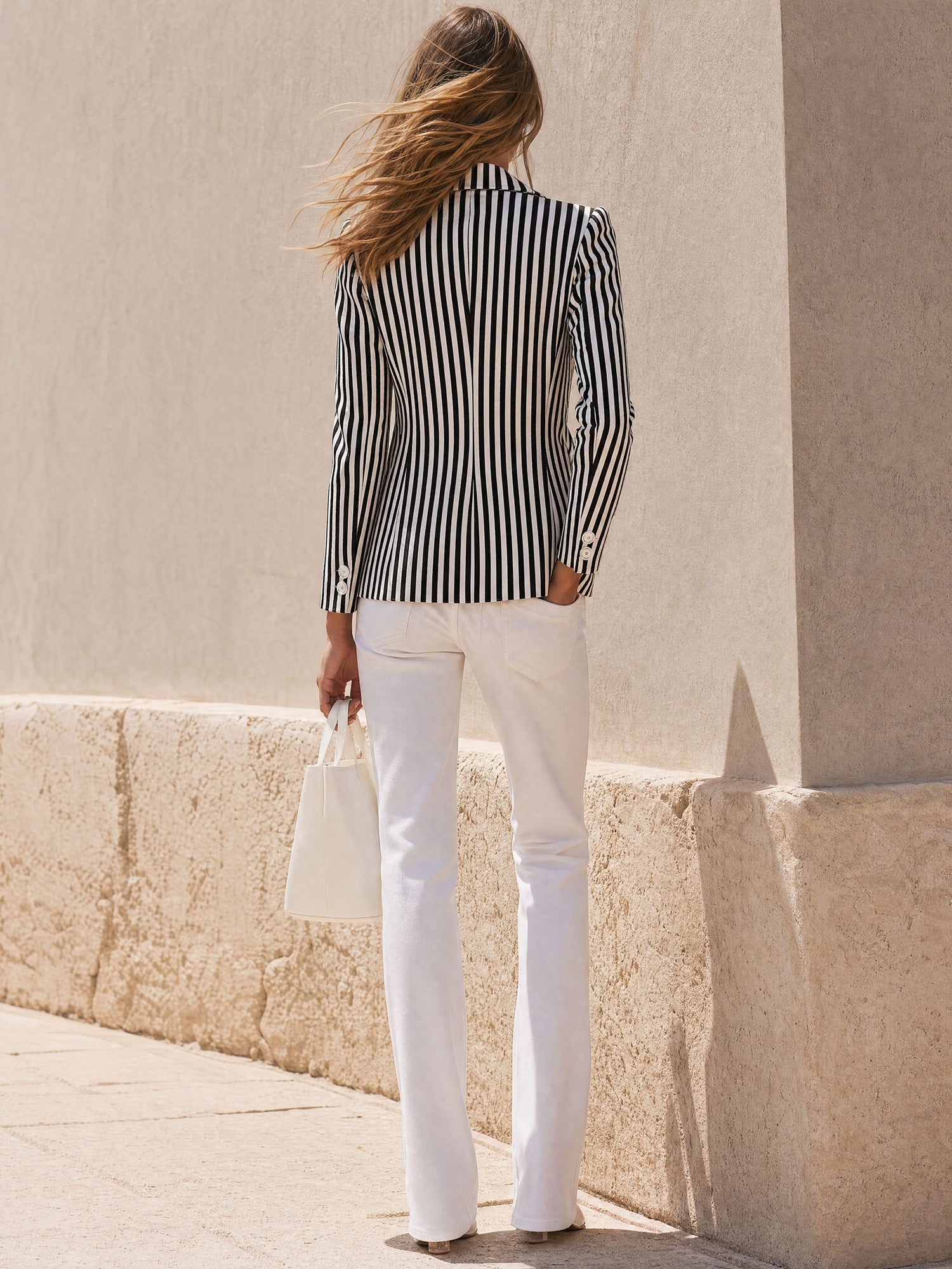 Fashionable Retro Wavy Black And White Striped Blazer