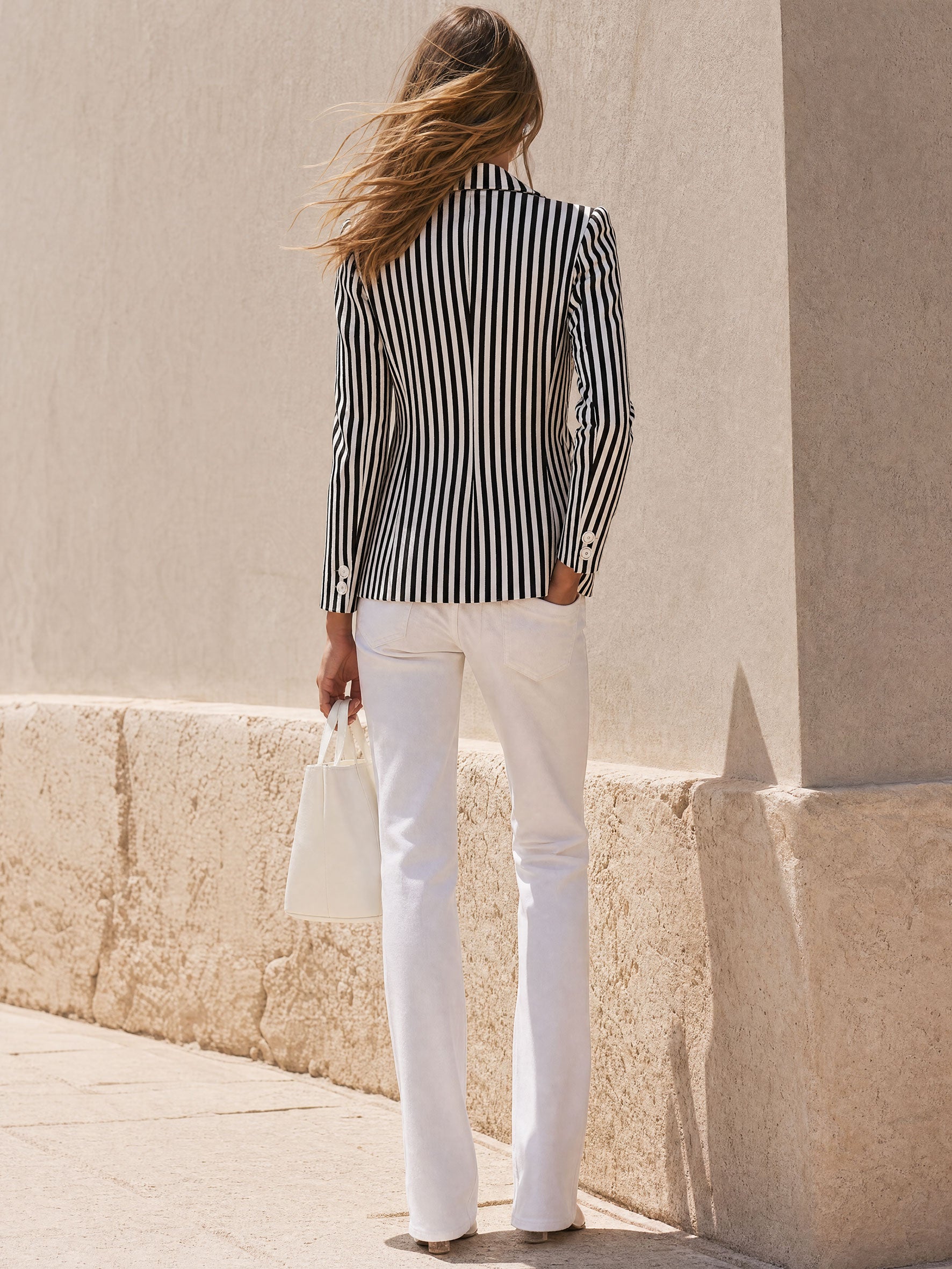Fashionable Retro Wavy Black And White Striped Blazer