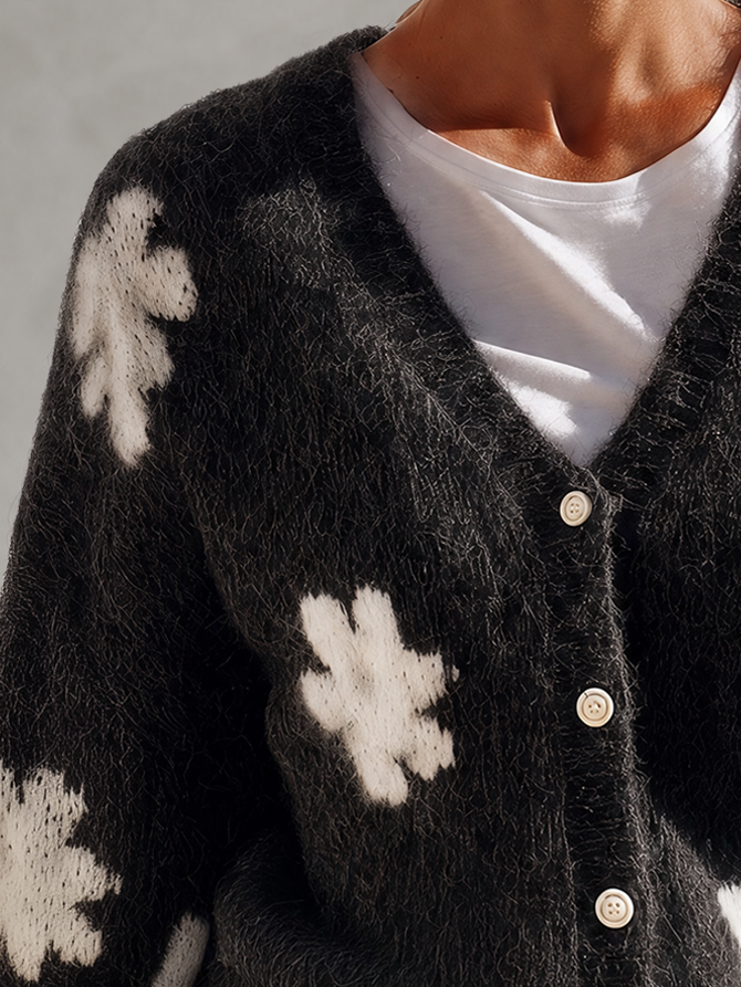 Vintage-style Floral Knit Cardigan With A Relaxed Elegant Vibe