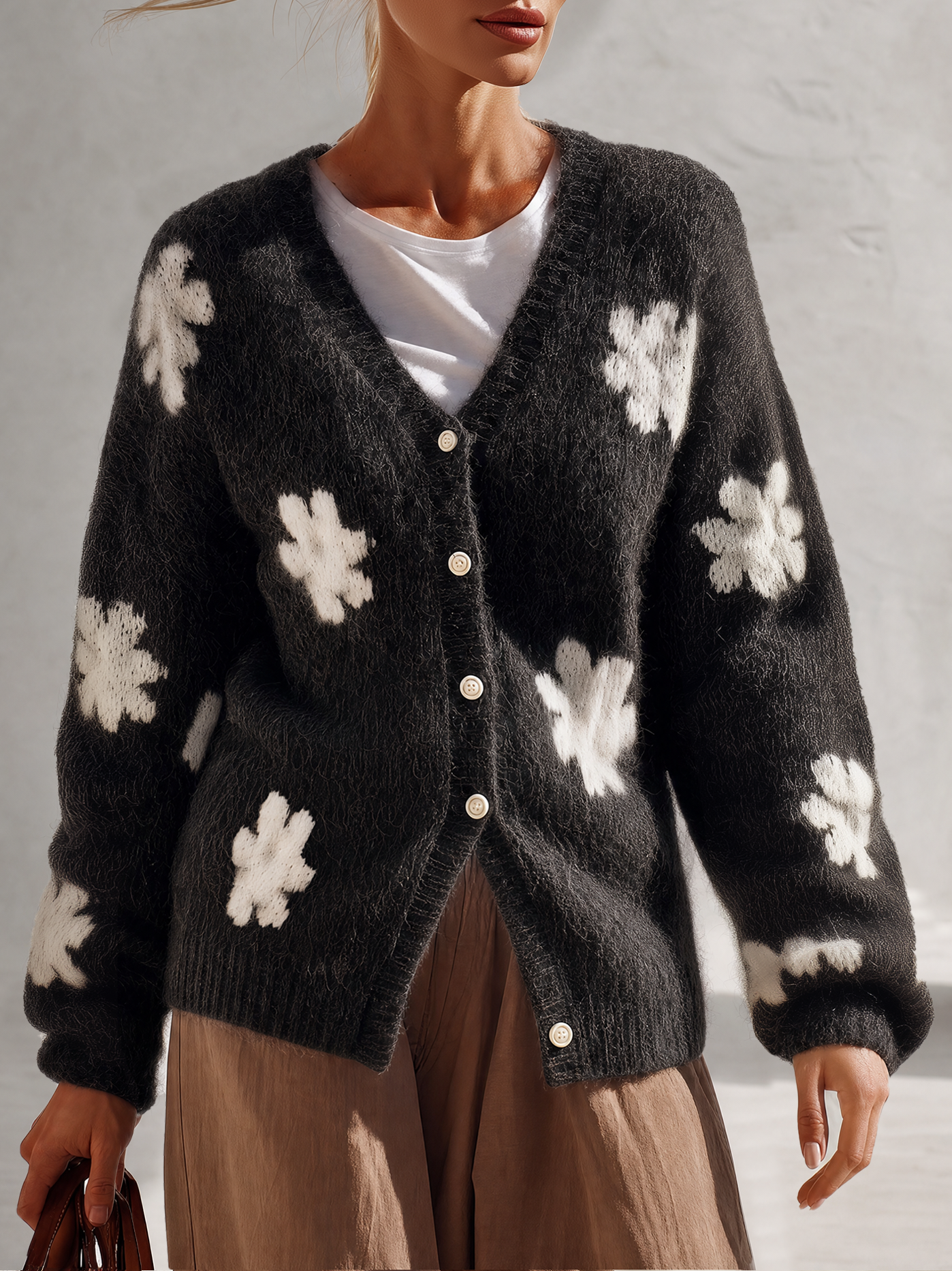 Vintage-style Floral Knit Cardigan With A Relaxed Elegant Vibe