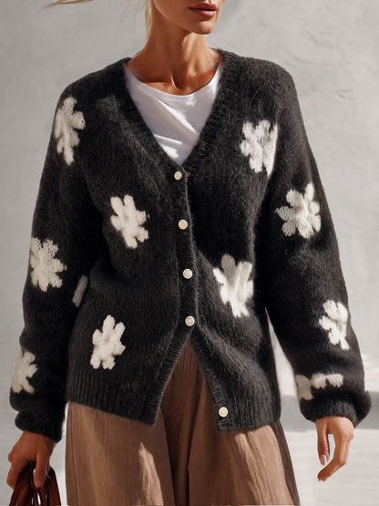 Vintage-style Floral Knit Cardigan With A Relaxed Elegant Vibe
