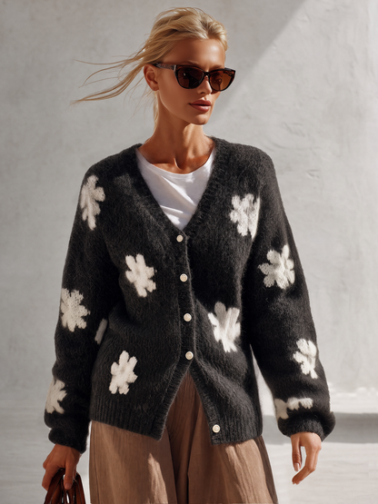 Vintage-style Floral Knit Cardigan With A Relaxed Elegant Vibe