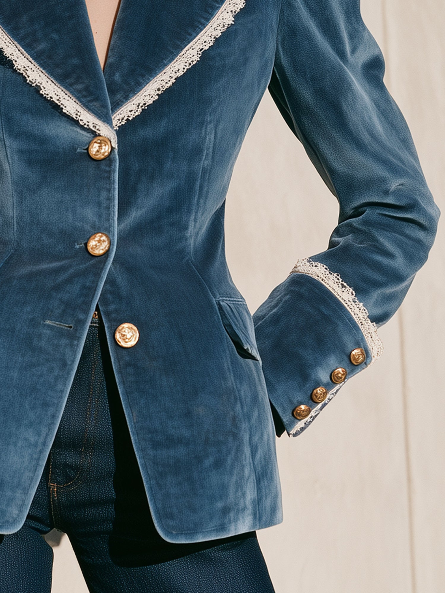 Fashionable Retro Lace-trimmed Lake Blue Velvet Blazer
