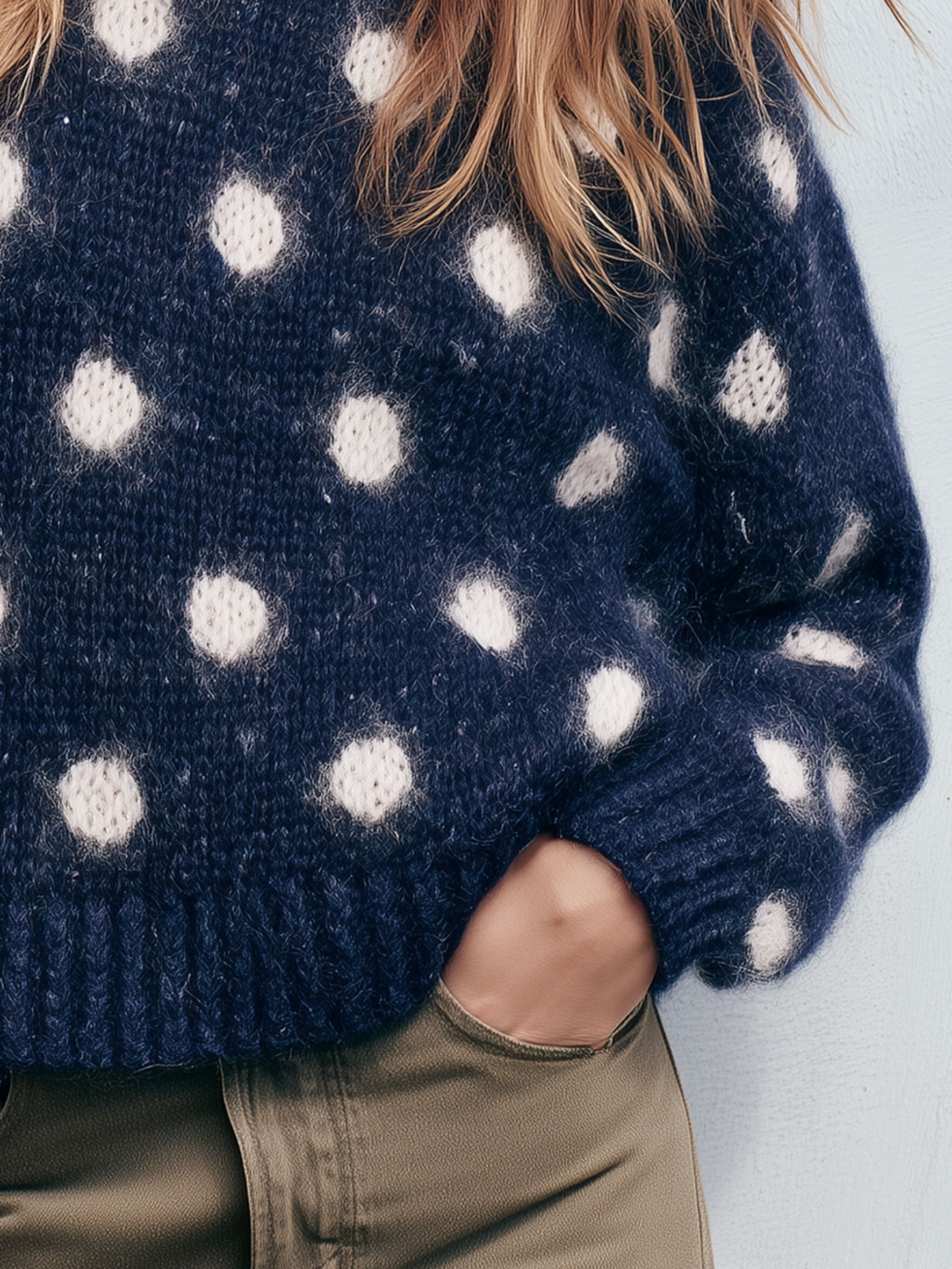 Casual And Warm Round Neck Polka Dot Navy Blue Long-haired Knit Pullover