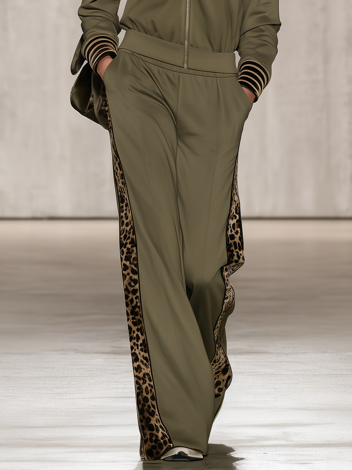 Retro-casual Elegant Leopard-print Velvet-paneled Cotton-blend Sweatshirt And Sweatpants Set