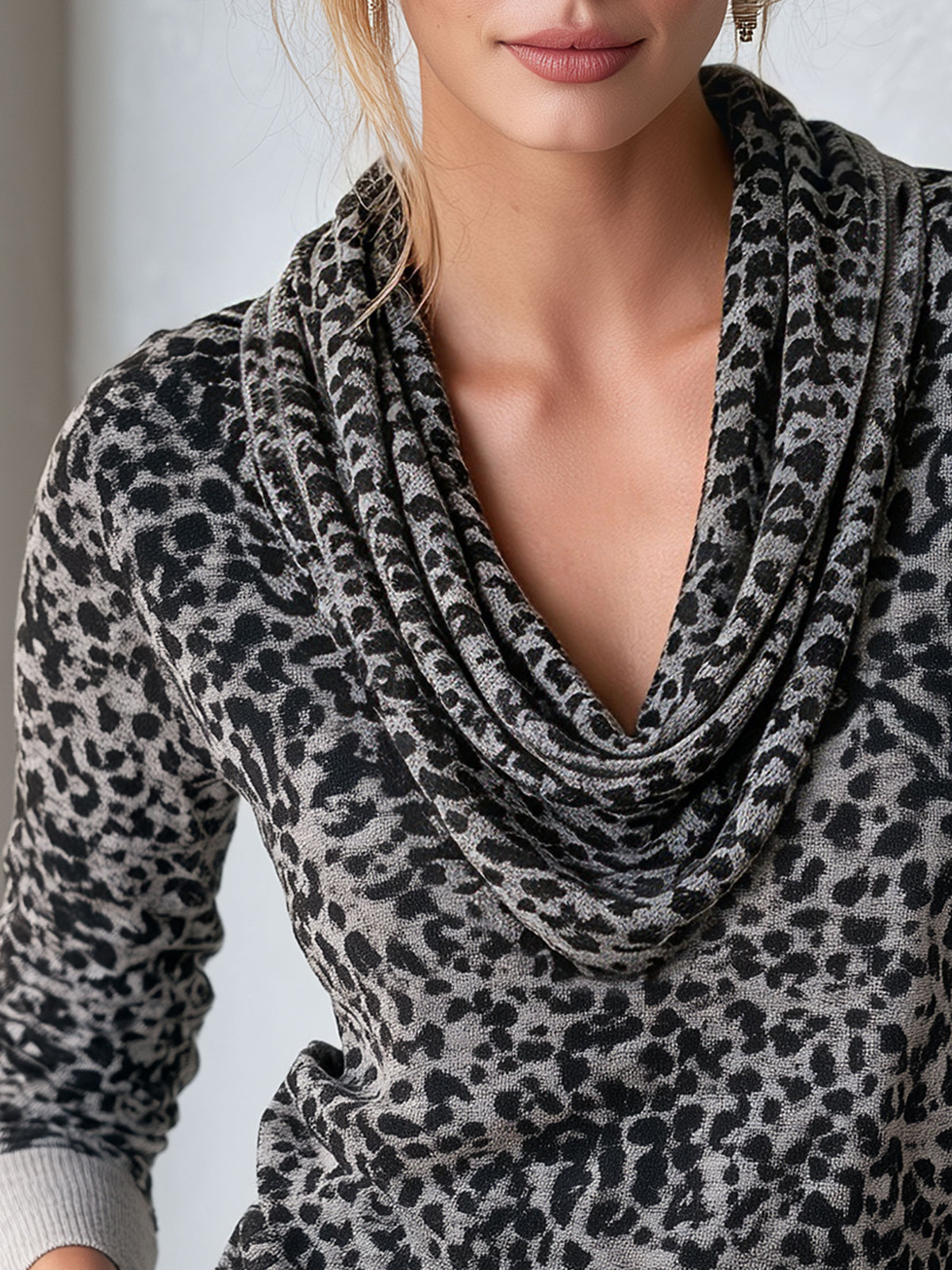 Fashionable Retro Gray Knitted Leopard Print Turtleneck Long-sleeved T-shirt