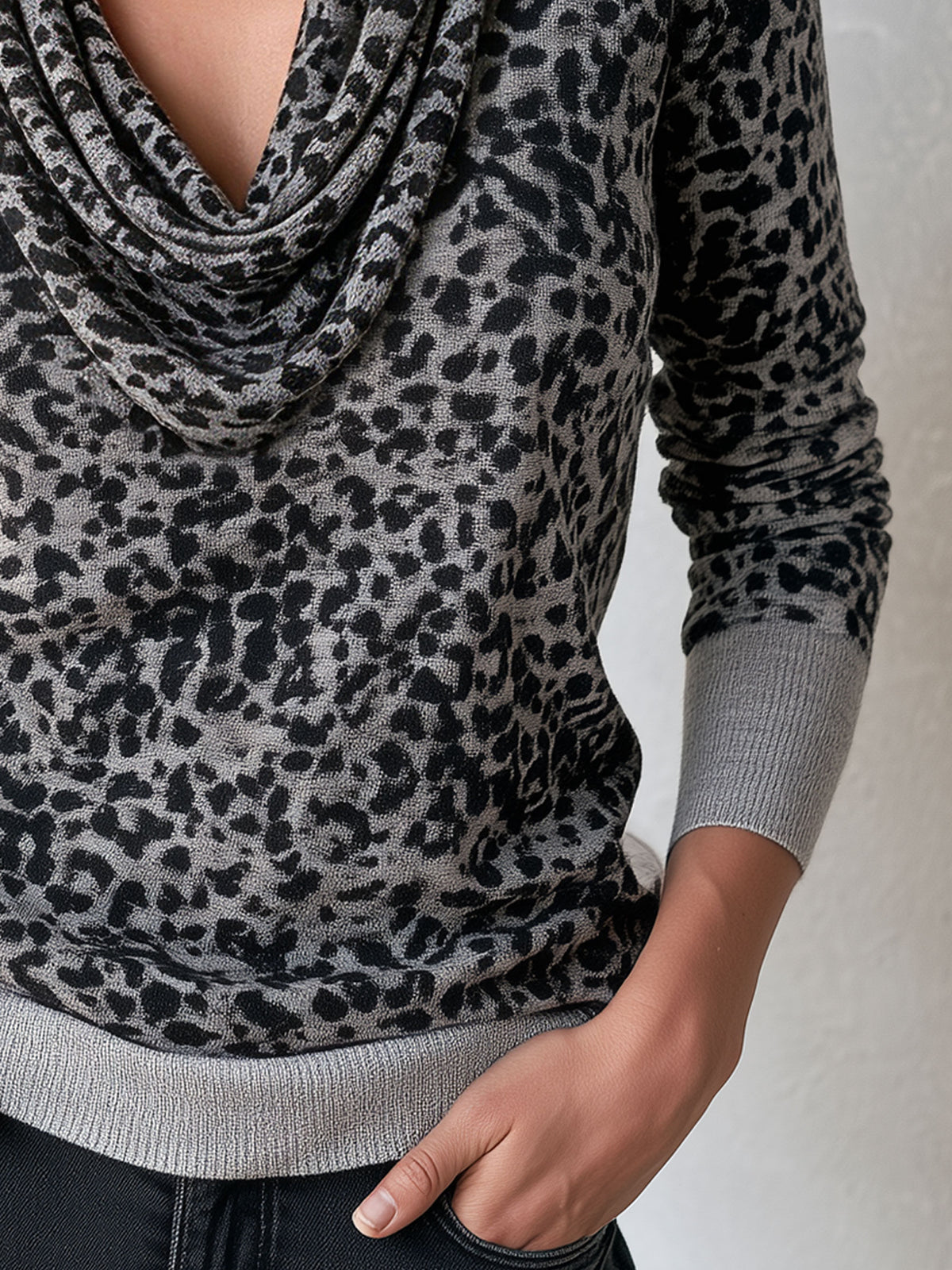 Fashionable Retro Gray Knitted Leopard Print Turtleneck Long-sleeved T-shirt