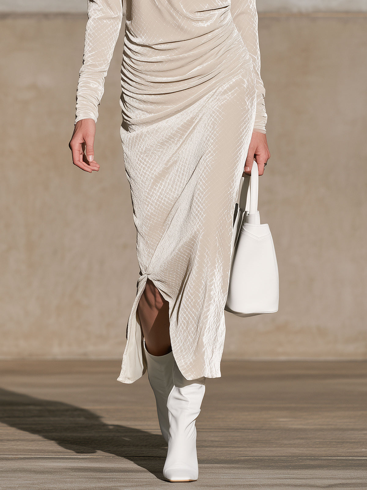 Fashionable Diamond-patterned Beige Velvet Slit Pleated Long-sleeved Midi Dress