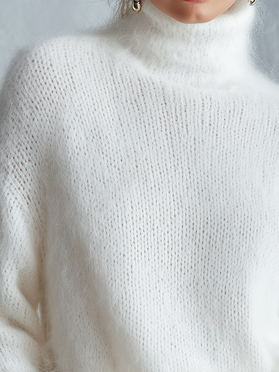 Classic Down-Proof Hem White Mohair Turtleneck Sweater
