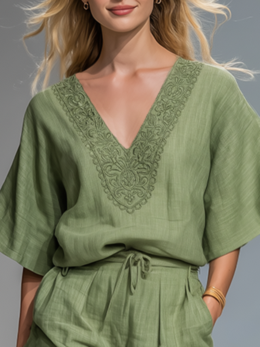 Relaxed And Comfortable V-neck Embroidered Short-sleeved Top And Shorts Set