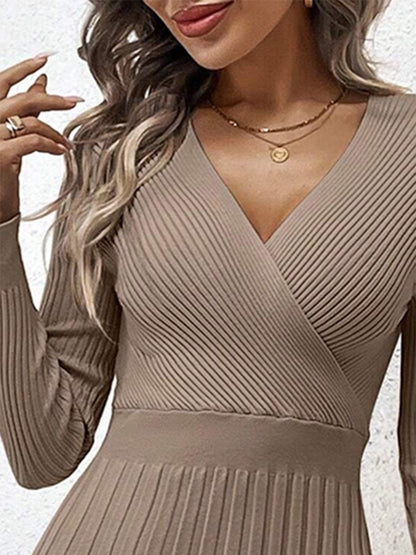 Retro And Fashionable Loose V-Neck Color Matching Oatmeal Color Knitted Mini Dress